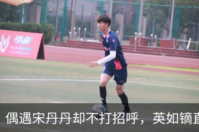 偶遇宋丹丹却不打招呼，英如镝直播曝家丑，谁才是家庭纠葛里的 “局外人”？